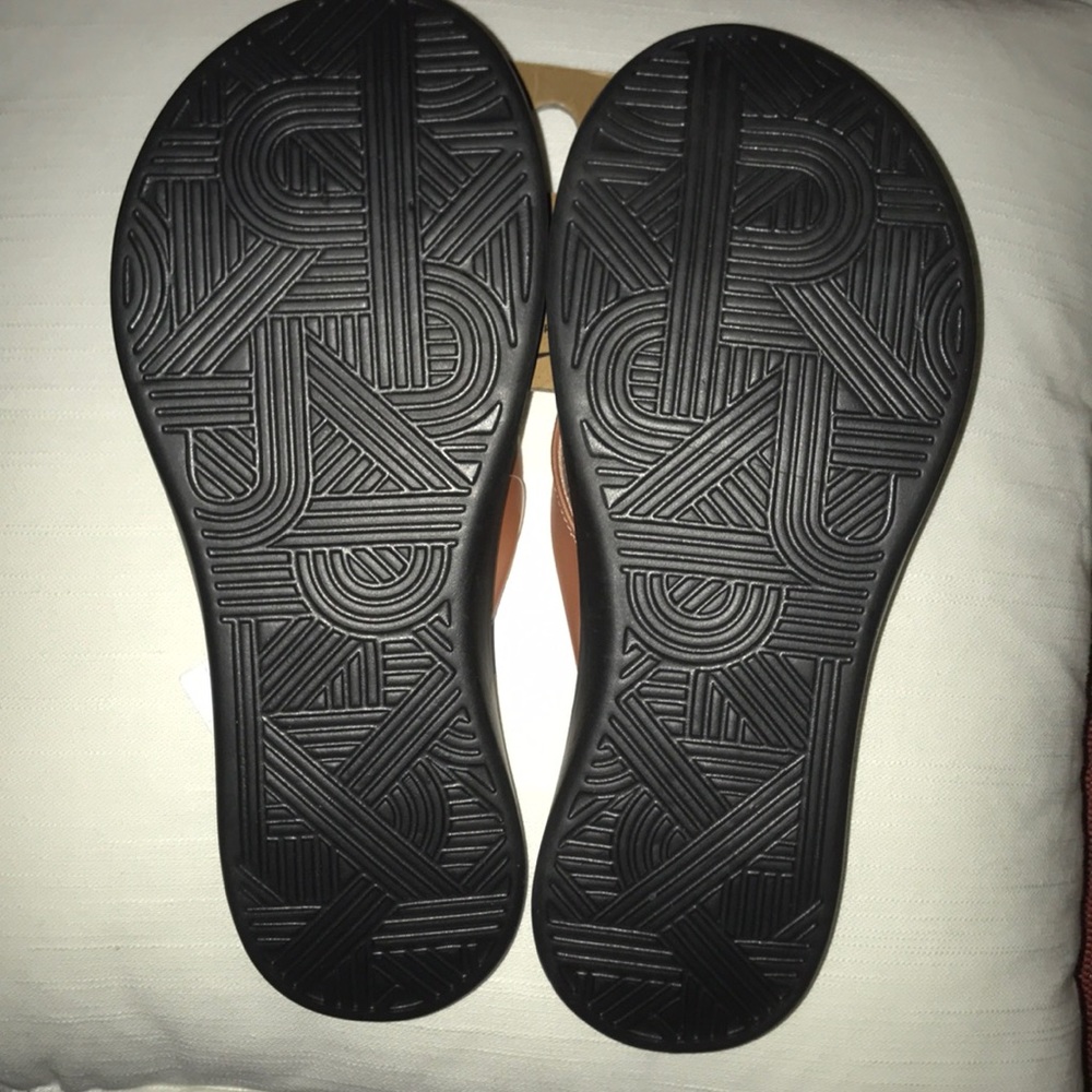 NWT Rose Gold Nike Flip Flops Ultra Comfort - Picture 3 of 5